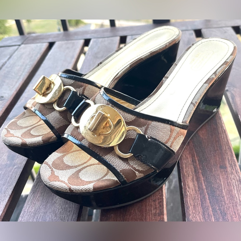 Classic Coach Monroe logo sandal / wedges- fabulous!!!